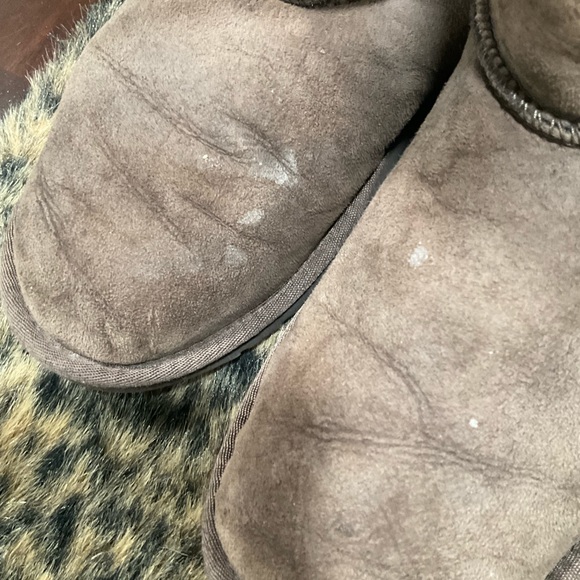 UGG CLASSIC CHOCOLATE BROWN LEATHER BOOTS - Picture 4 of 12